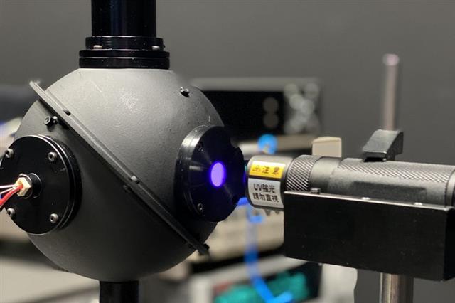 另開視窗，連結到工研院智慧光電產品驗證及CIE國際標準實驗室，針對具有螢光抑制、光譜雜光修正與具有高量測穩定度之UV-C量測系統與量測技術解決方案。(jpg檔)