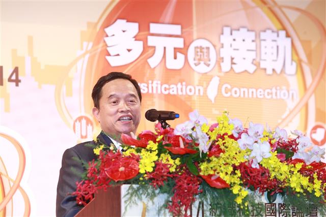 中華民國紡織品研發交流會理事長徐鴻煥開幕致詞。