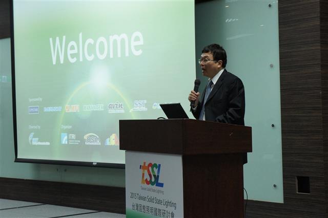 台灣光電半導體產業協會理事長汪秉龍致詞。
