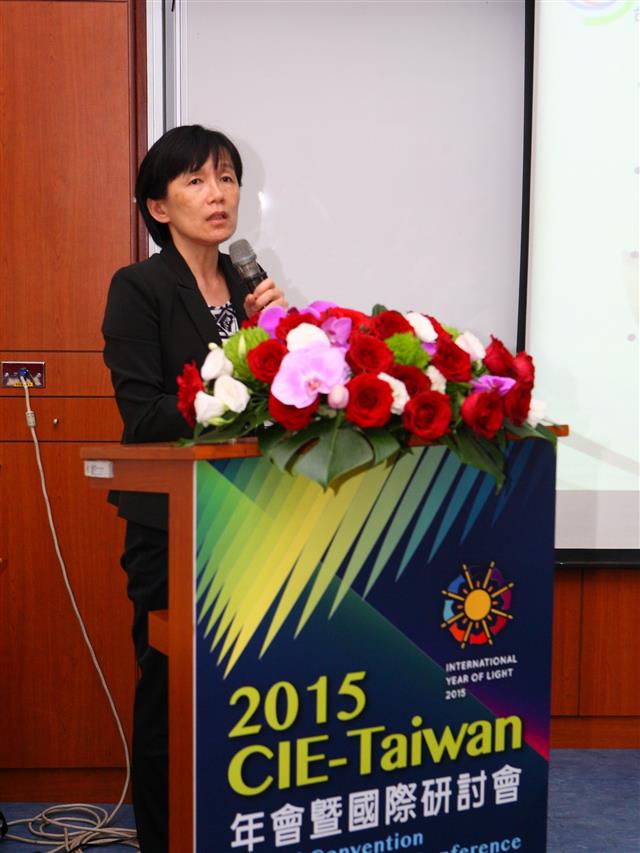 台灣照明委員會執行秘書藍玉屏報告會務現況。