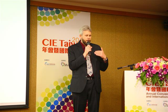 CIE- Australia  會長Tony Bergen演講