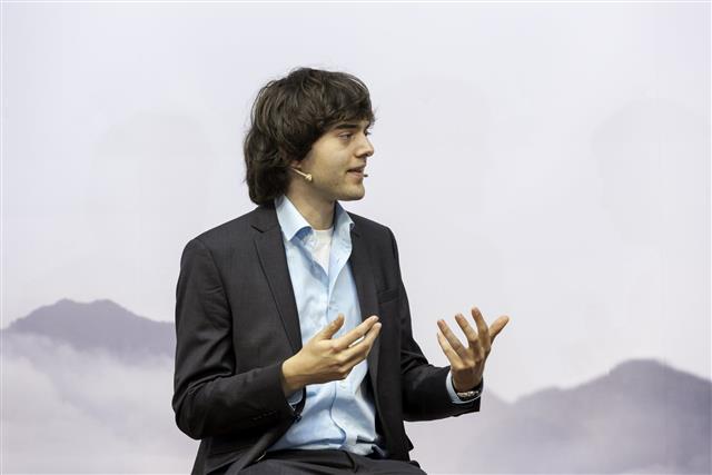 圖4：荷蘭海洋潔淨基金會（Founder and CEO at The Ocean Cleanup）執行長柏楊‧史萊特（Boyan Slat）來臺演講