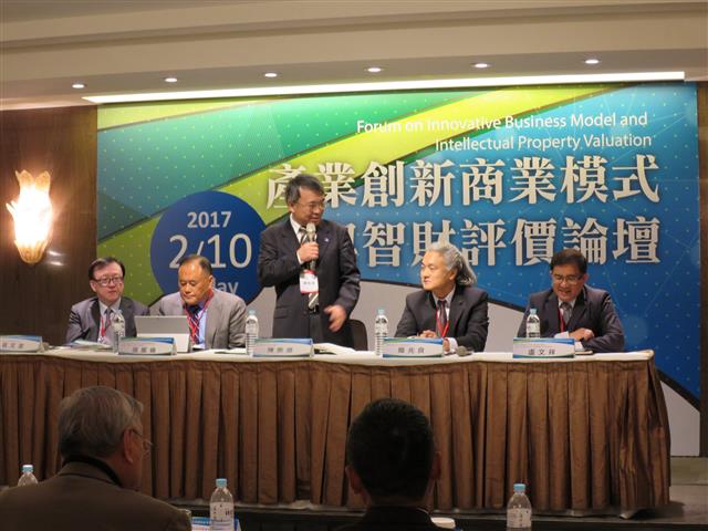 第二場次主題為「企業併購成敗關鍵」，由國立高雄第一科技大學校長陳振遠主持。