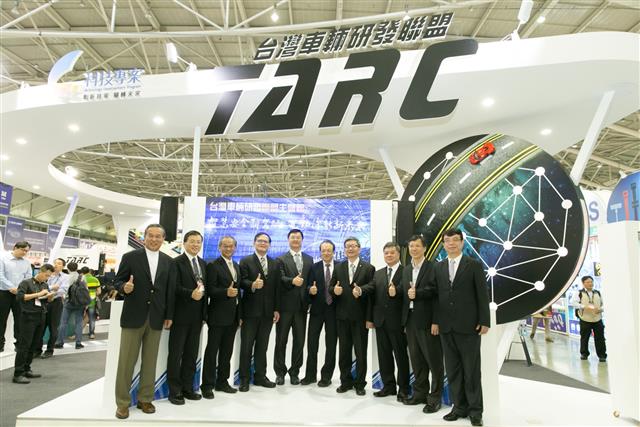 圖1：經濟部技術處指導之台灣車輛研發聯盟(TARC) 以「智慧安全新駕駛  電動潔能新未來」為主題的「TARC主題館」盛大揭幕。