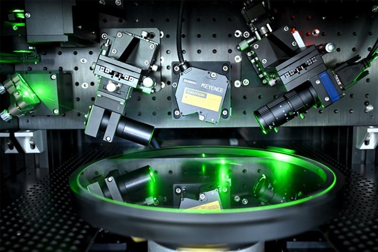 開啟彈跳視窗，連結到工研院研發「晶圓表面粒子檢測設備」以光學模組與演算法，可檢測矽、碳化矽、玻璃等材料，最小粒徑達0.2 μm，8吋晶圓僅需4分鐘完成檢測(jpg檔)