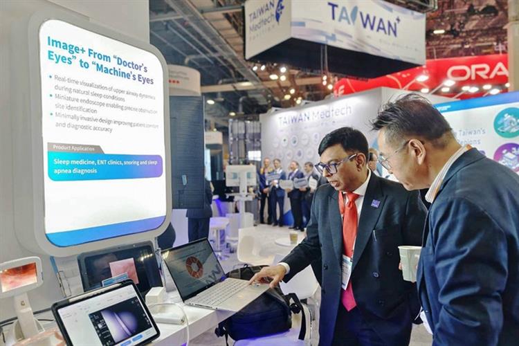 開啟彈跳視窗，連結到臺灣主題館展出多項智慧醫療技術，現場也吸引多家北美醫院代表到場體驗微型內視鏡與 AI 輔助系統(jpg檔)