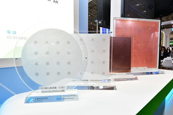 開啟彈跳視窗，連結到工研院開發「次世代面板級封裝金屬化技術」，突破異質材料與高深寬比結構鍍膜瓶頸，導入全濕式製程(jpg檔)