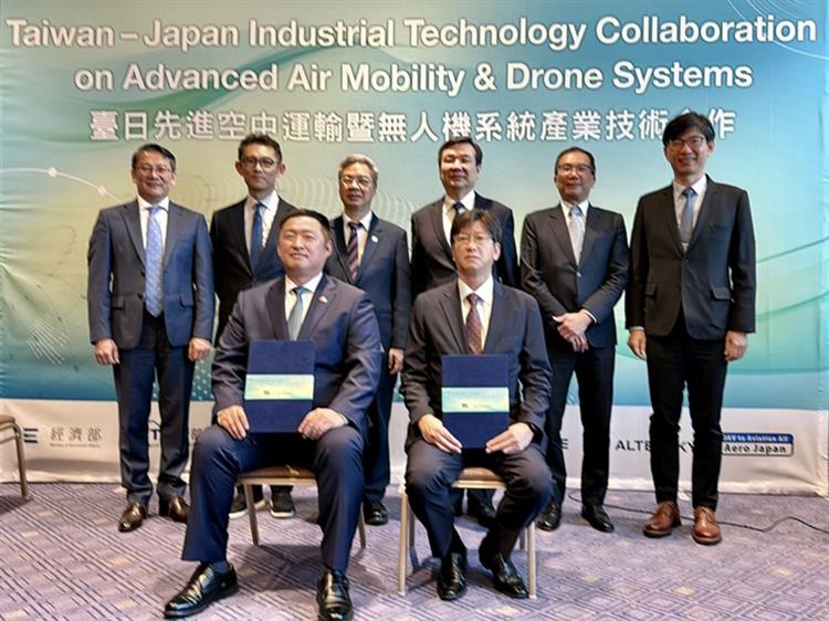 Open popup window for 7A Drones and AlterSky, a Japanese logistics drone company, partnered to introduce the commercial deployment of large cargo drones.(jpg)