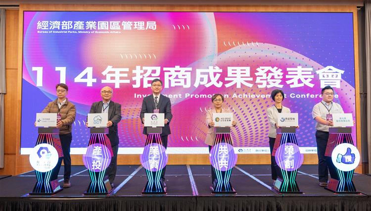 Mr. Liu Chi-Chuan, Deputy Director General of the BIP (third from left) and distinguished guests participate in the flag-planting ceremony.