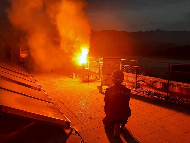 華南雲雨區東移降雨機會增高，水利署於曾文水庫進行人工增雨