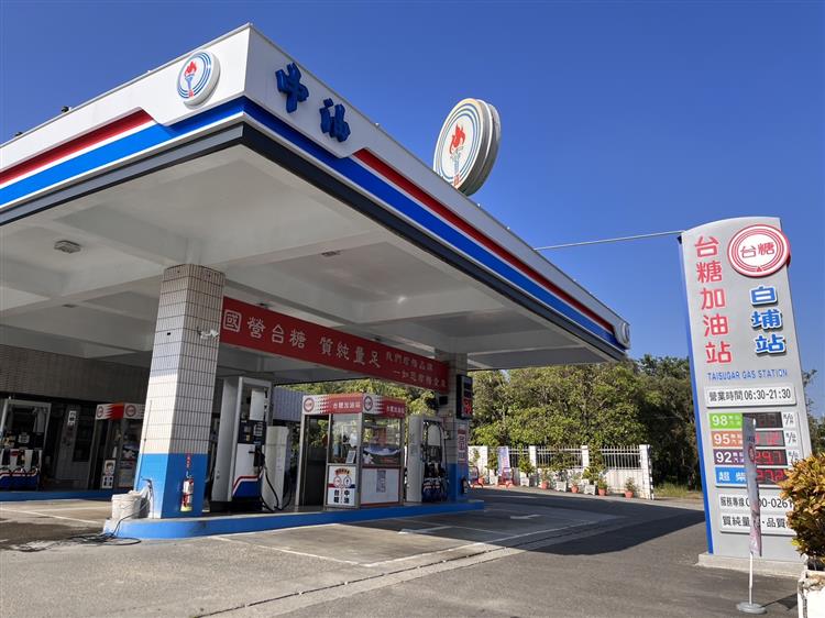 台糖加油站今年與中油進一步拓展合作業務，中油公司會員亦能在台糖加油站享有積點折抵，以及兌換商品的優惠。