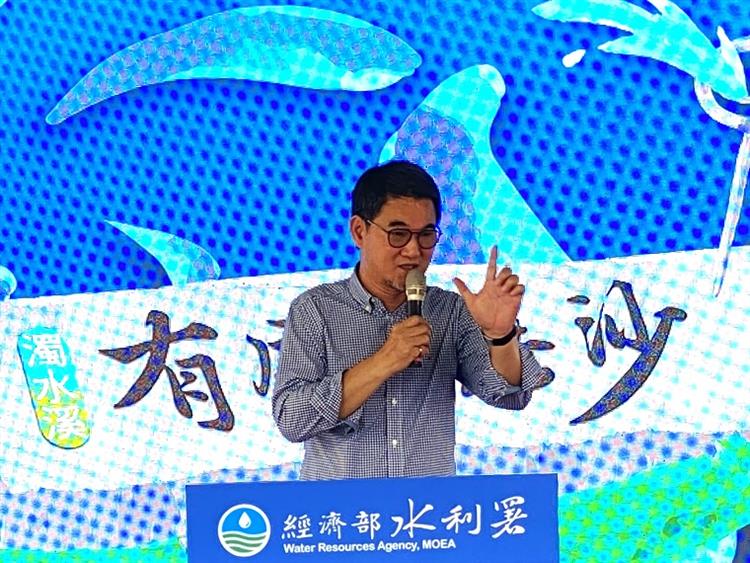 行政院長陳建仁關心濁水溪揚塵防制情形到濁水溪出海口現勘—立法委員劉建國致詞