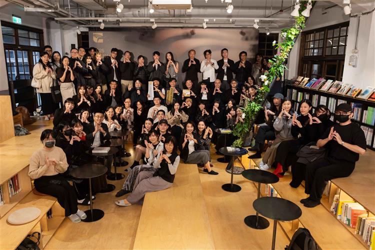 2025金點設計展於11月25日舉辦開展記者會，經濟部產業發展署邱求慧署長同貴賓、策展團隊、參展企業與設計師大合照。