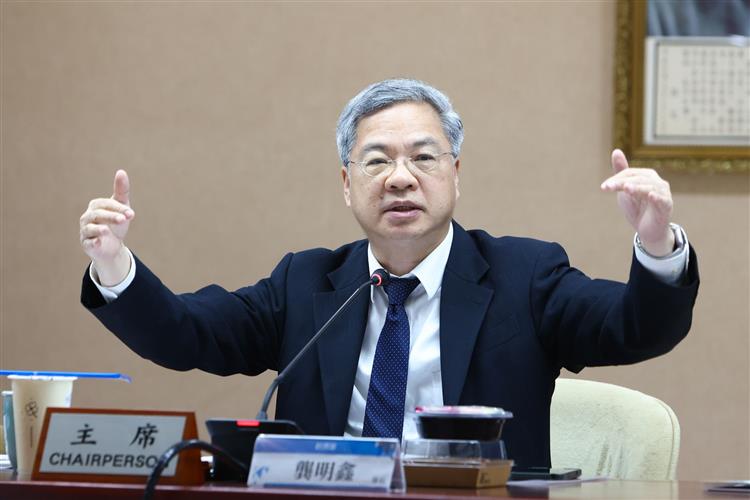 龔部長與產業公協會交流會議 龔明鑫部長說明經濟部政策