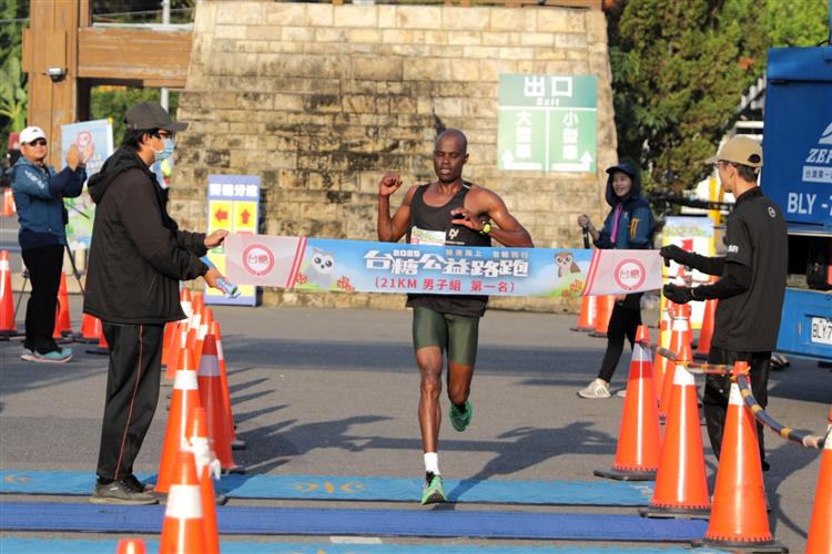 一年一度的台糖公益路跑吸引眾多外籍跑者響應參與。