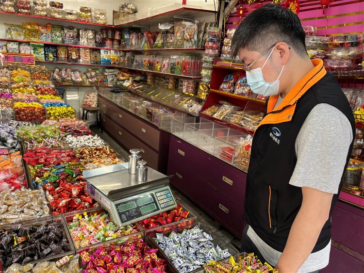 1150206標準局新聞稿【檢查照片】-春節年貨安心買 磅秤檢查99.9%合格