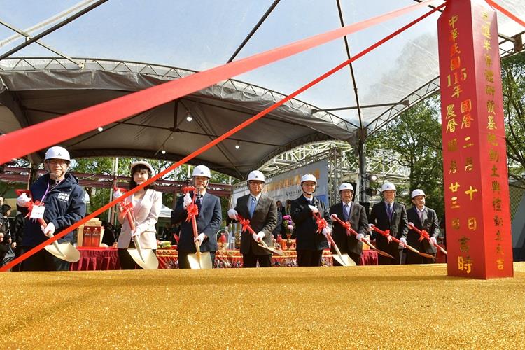 「先進半導體研發基地」為國內研究機構第一座新形態高科技半導體廠房及 12 吋先進製程試產線，將提供 28 至 90 奈米後段製程的研發與試產服務