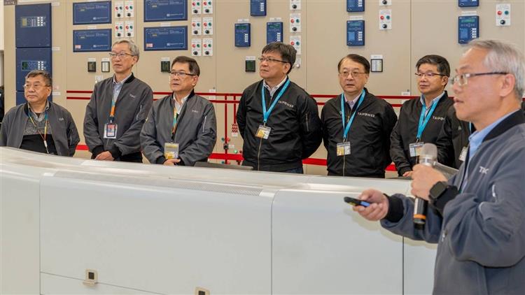 今(11)日由台電董事長曾文生親赴桃園國際機場，與桃機公司董事長楊偉甫率領同仁共同會勘，瞭解機場供電情形。