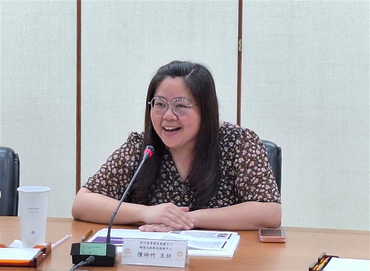 新竹產業園區服務中心職場互助教保服務中心陳映竹主任說明教保中心貼近生活課程。