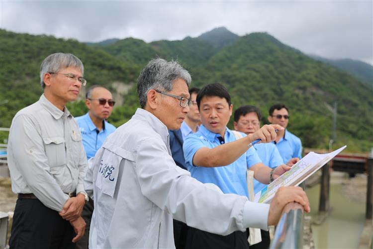 1.經濟部賴次長建信聽取「曾文南化聯通管東口小水力發電計畫」簡報
