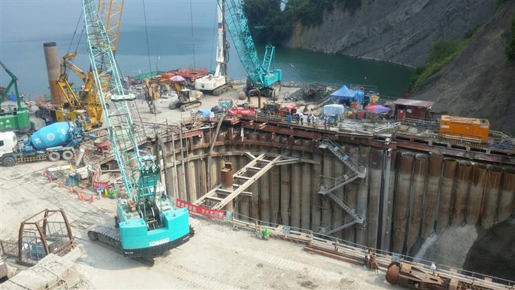 水庫清淤今年再創歷史新高 曾文石門庫容增加-南化防淤隧道06圍堰施工情形
